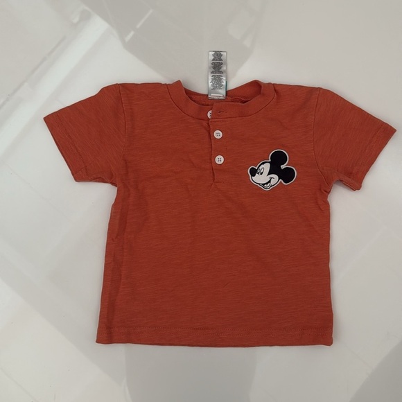 Lot bundle of Disney tshirt and sweaters boy 2t - Picture 4 of 5